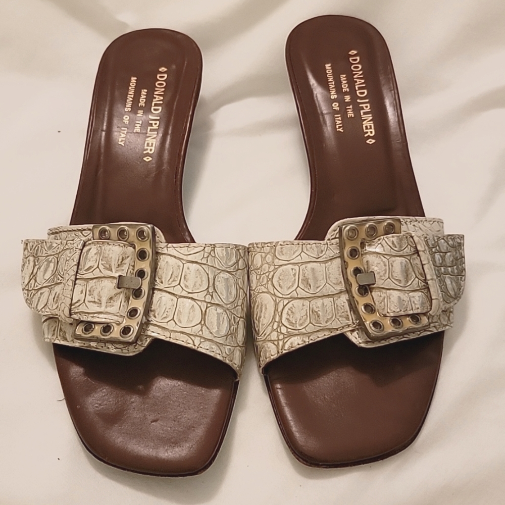 Donald Pliner sandals 7 M Italy Femie croc